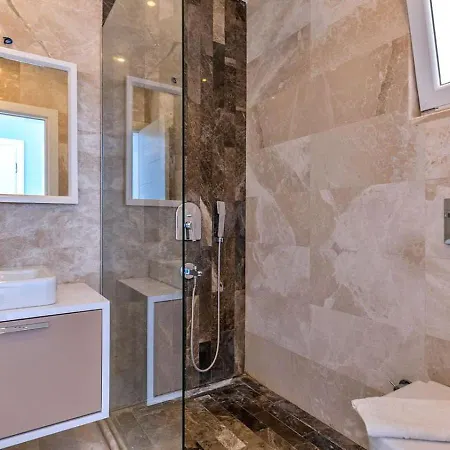 2 Bedroom With Private Heated Pool Pool And Jacuzzi *
