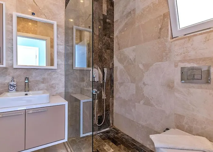 2 Bedroom With Private Heated Pool Pool And Jacuzzi *