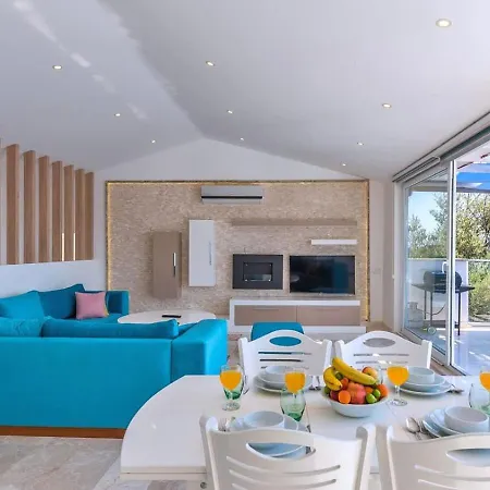 2 Bedroom With Private Heated Pool Pool And Jacuzzi *