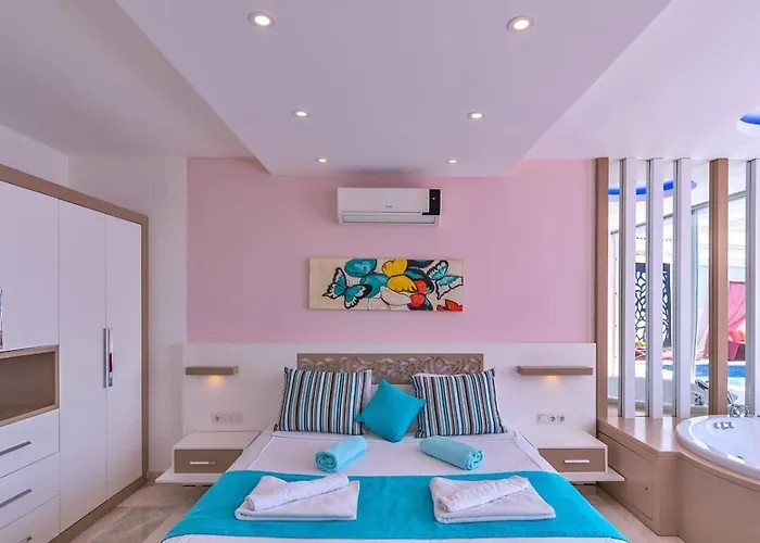 2 Bedroom With Private Heated Pool Pool And Jacuzzi